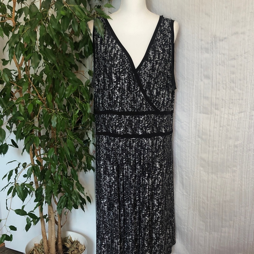 ANN TAYLOR size XL sleeveless black & white abstract wrap top summer dress